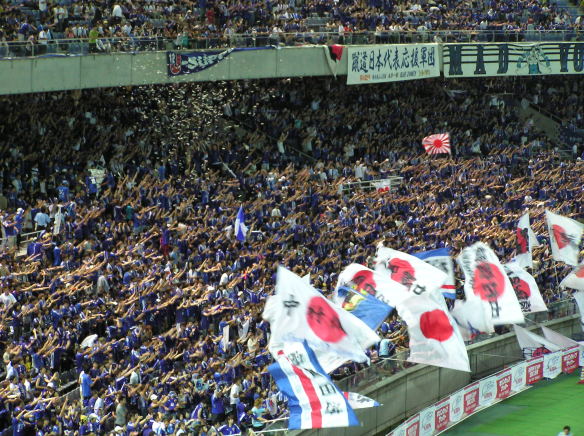 キリンカップ２００４　日本代表対セルビア・モンテネグロ代表　横浜国際総合競技場