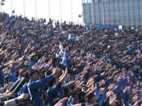 ガンバ大阪サポーターたちの熱狂的応援