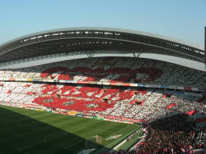 王冠の浮かび上がった埼玉スタジアム２００２