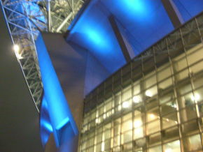 ブルーにライトアップされた埼玉スタジアム２００２