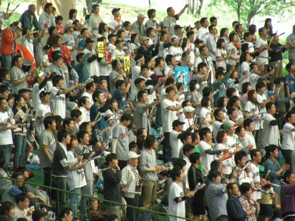 西武ドーム三塁側外野自由席 北海道日本ハムファイターズファンたちの熱い応援
